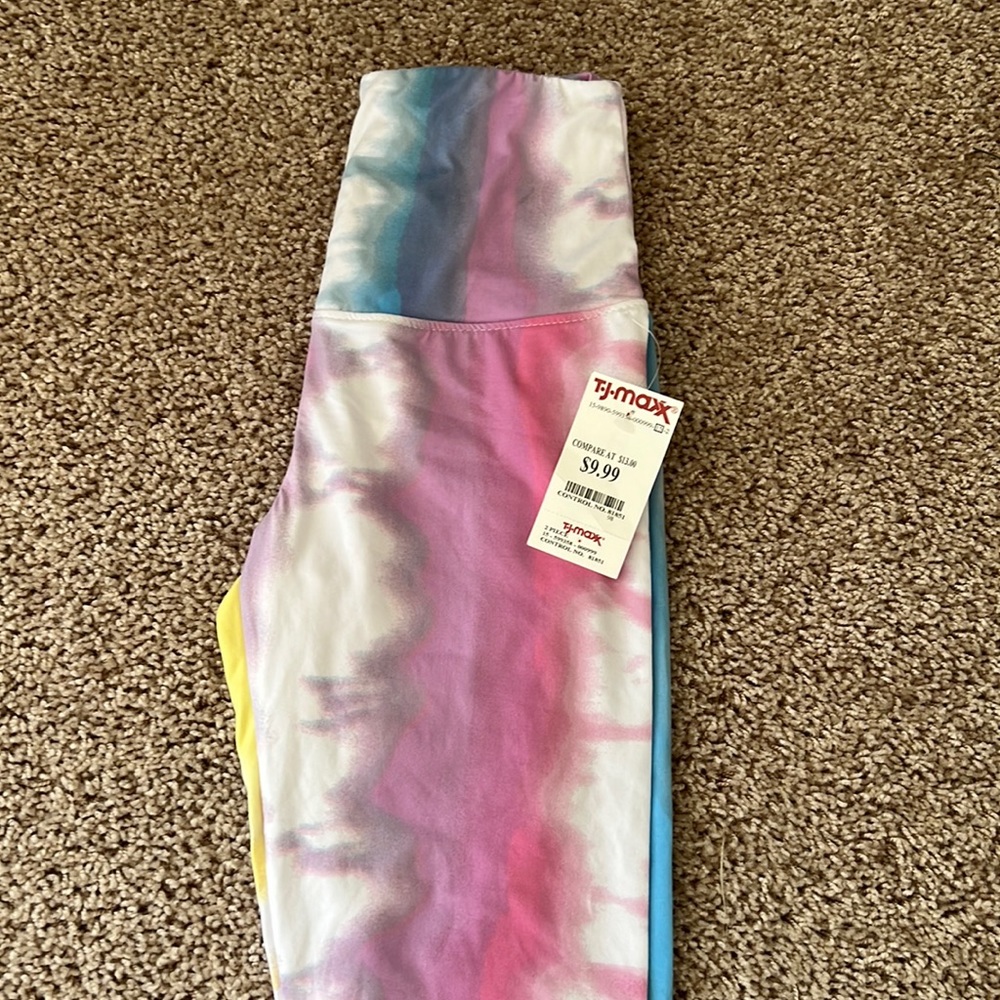 Womens/Juniors leggings - Size Small - Brand new with tags.